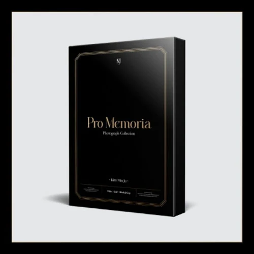김민주 | KIM MINJU 1ST PHOTOBOOK [ PRO MEMORIA ] LIMITED EDITION