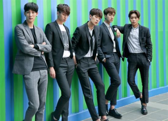 크나큰 | KNK | 1ST MINI ALBUM [ AWAKE ] | POSTER ONLY