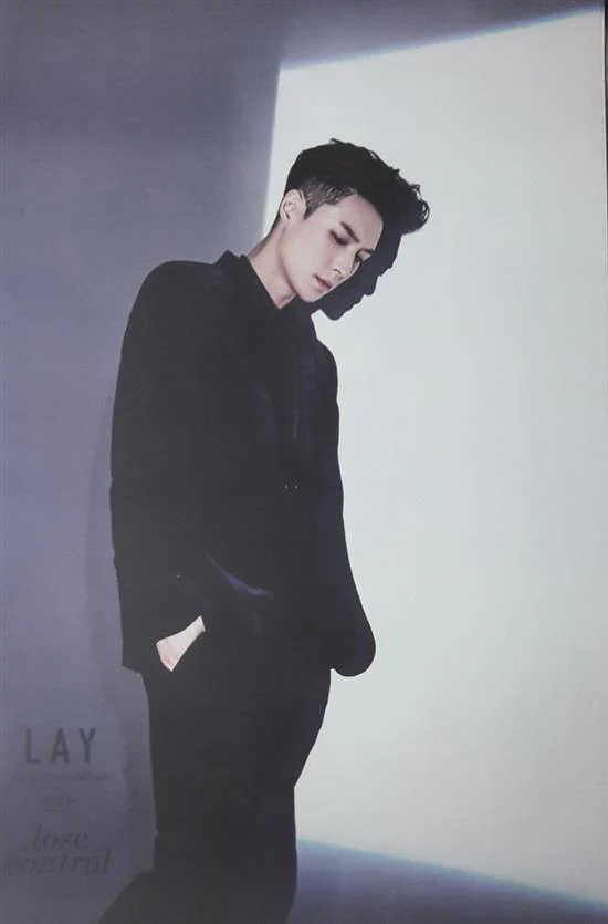 레이 | LAY | 1ST MINI ALBUM [ LOSE CONTROL ] | POSTER ONLY