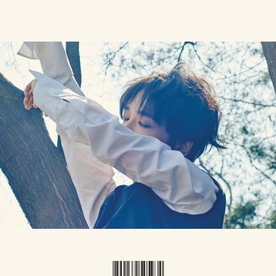 예성 | YESUNG 1ST MINI ALBUM [ HERE I AM ]
