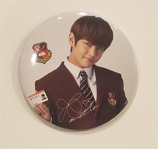 방탄소년단 | BTS [ SK OFFICIAL ] V BUTTON BADGE