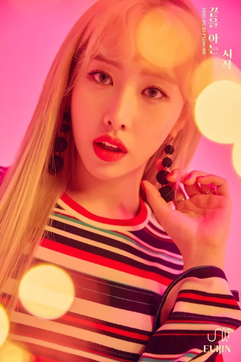유니티 | UNI.T 2ND MINI ALBUM [ BEGIN WITH THE END ] - Image 4